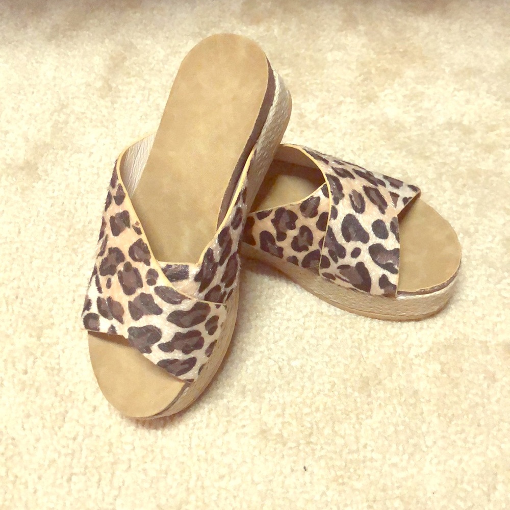 Leopard slip-on shoes